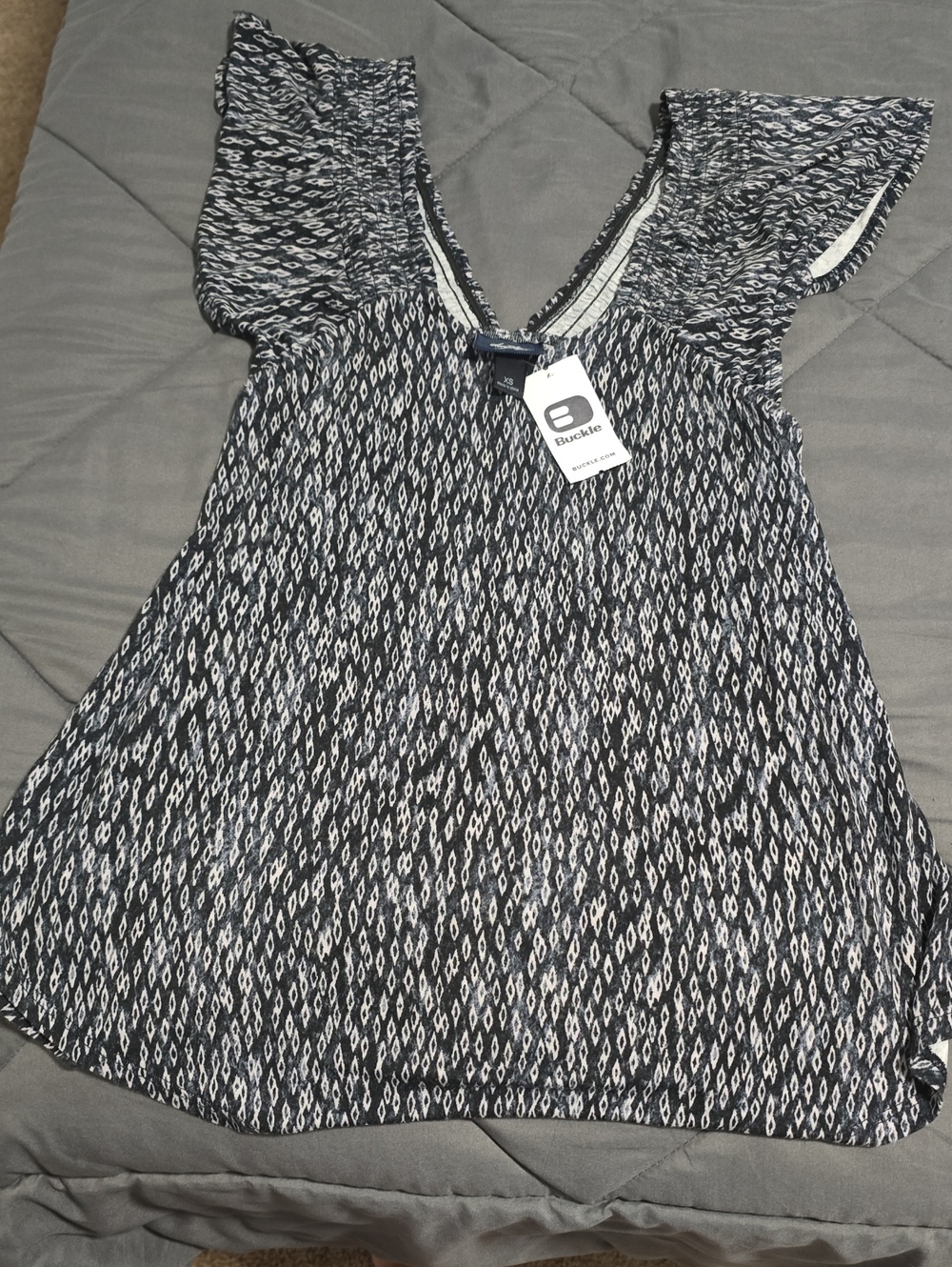 Daytrip By Buckle Blue & White Printed V-Neck Flutter Sleeve Tunic
